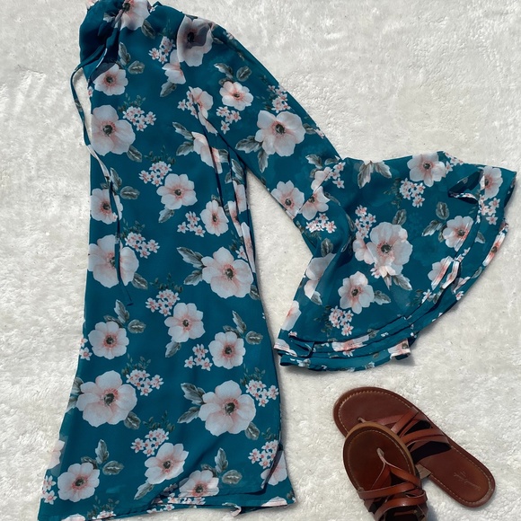 Forever 21 Dresses & Skirts - Floral Mini Dress